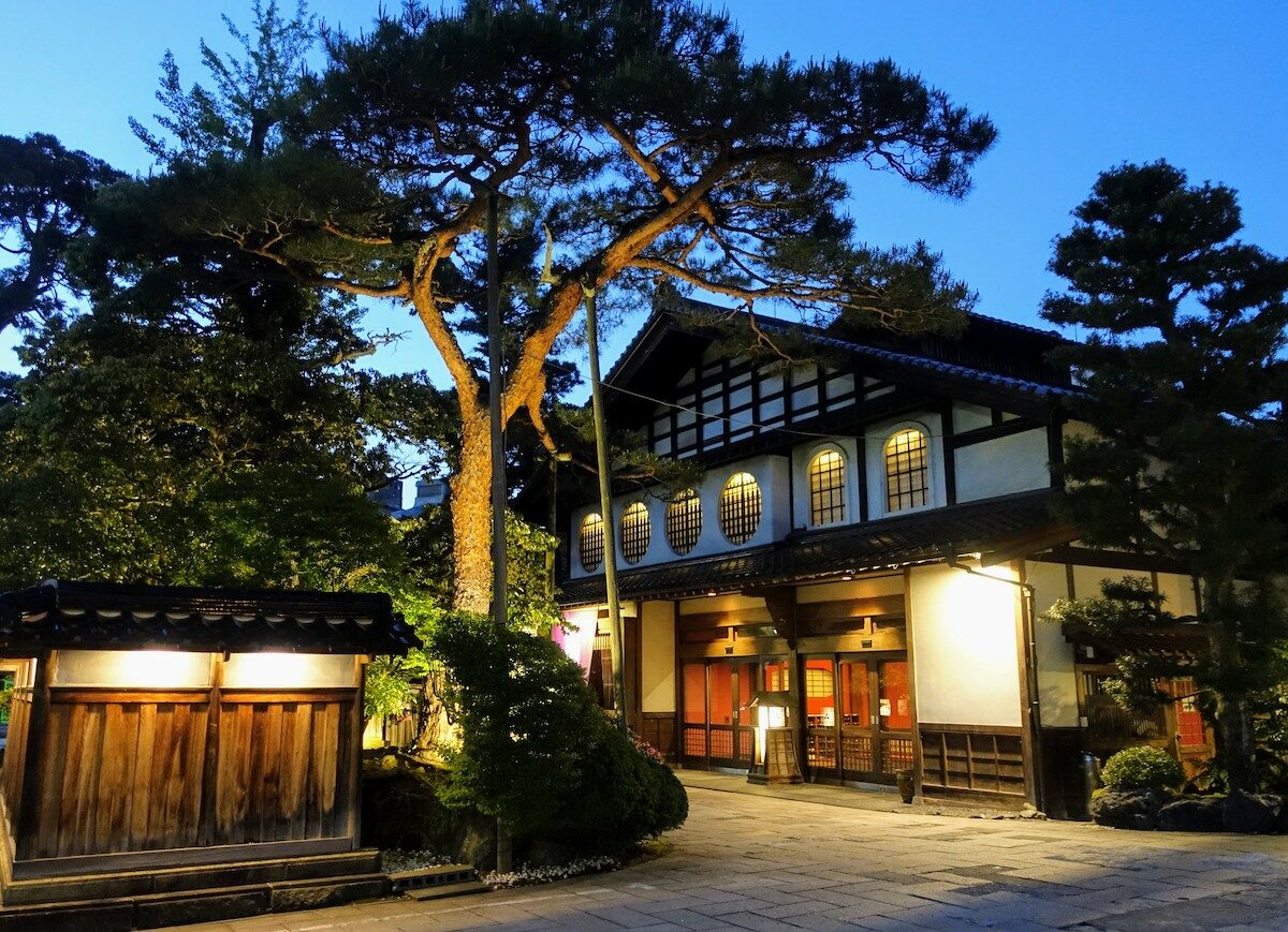 Awazu-Onsen-Hoshi-Ryokan-Outside-LCB